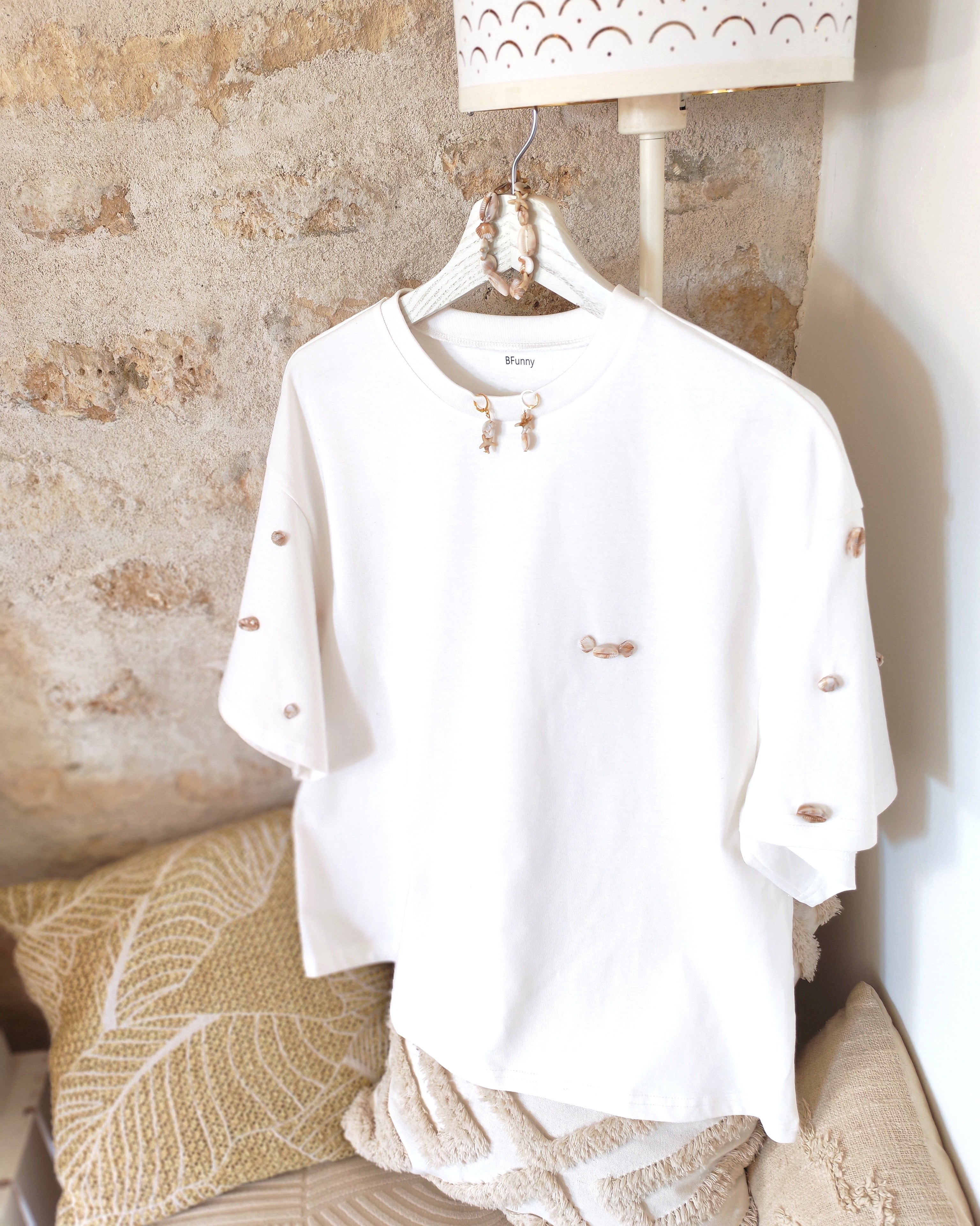 Ensamble T-shirt, Bracelet et Boucles d'Oreilles COQUILLAGE