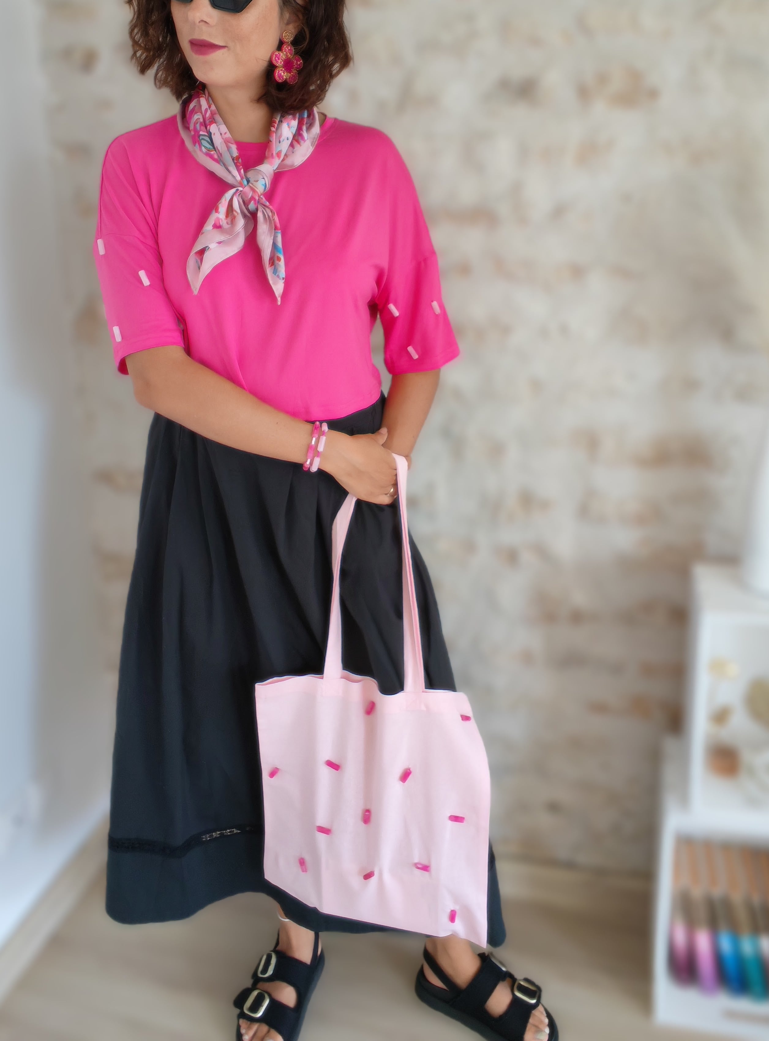 Ensemble T-Shirt mi-long, duo braceletes, sac ROSE