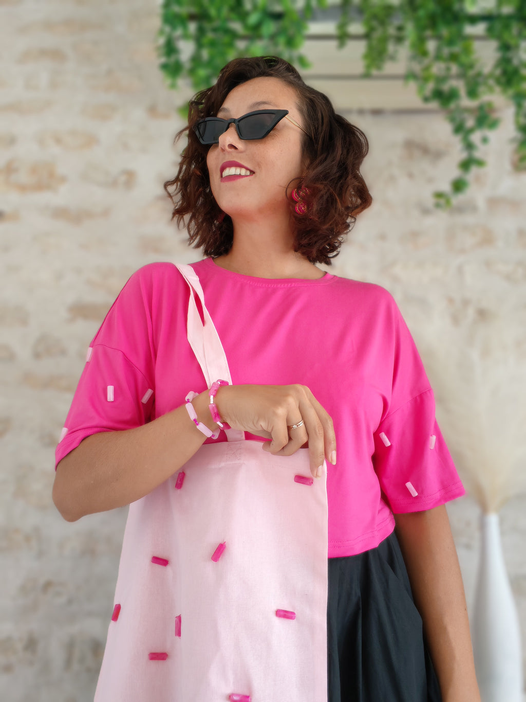 Ensemble T-Shirt mi-long, duo braceletes, sac ROSE