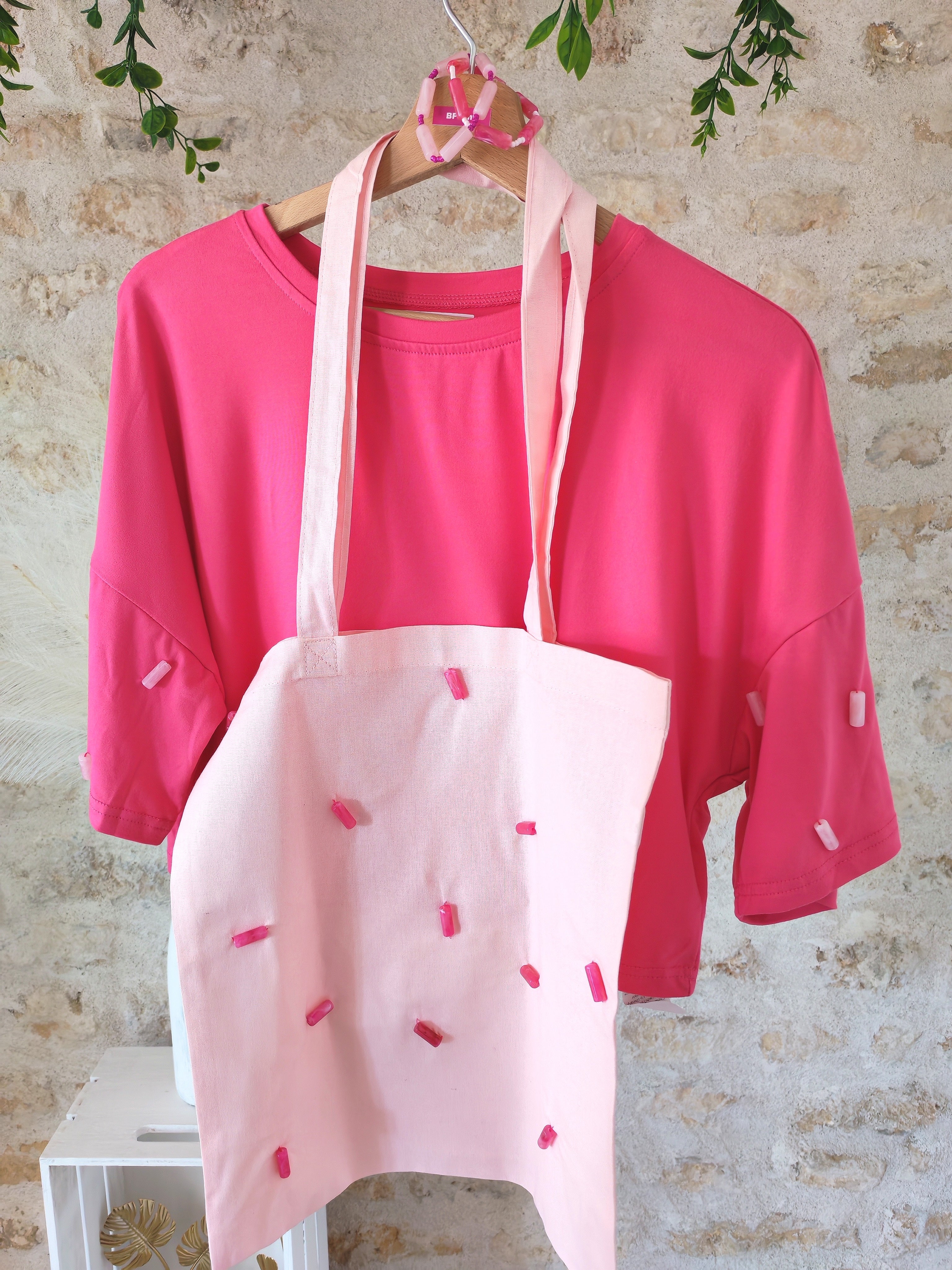 Ensemble T-Shirt mi-long, duo braceletes, sac ROSE