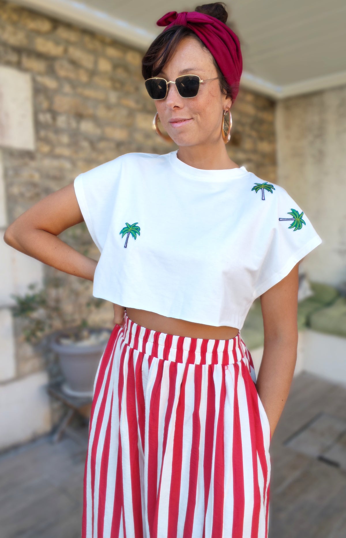 Crop top blanc avec écussons palmiers brodés – BFunny