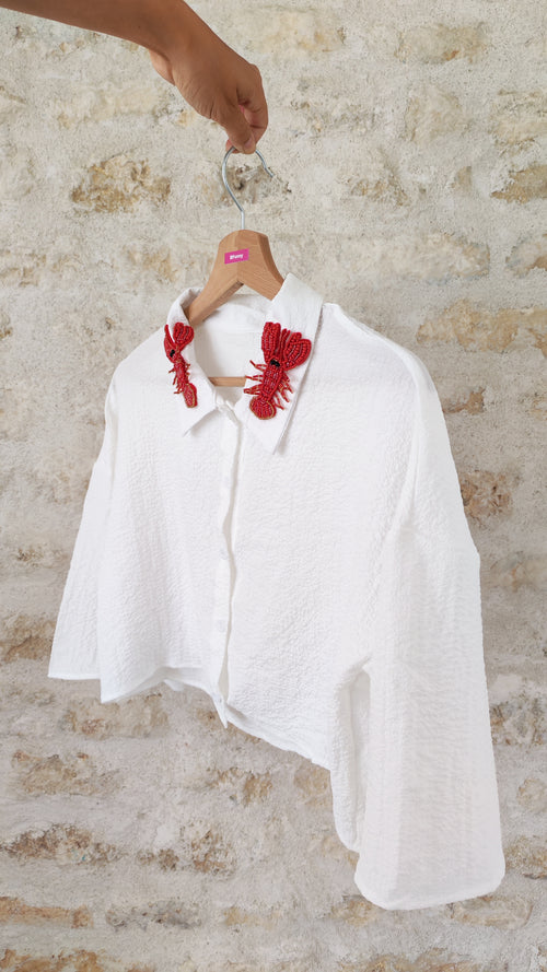 Chemise crop top blanche avec écussons homard – BFunny