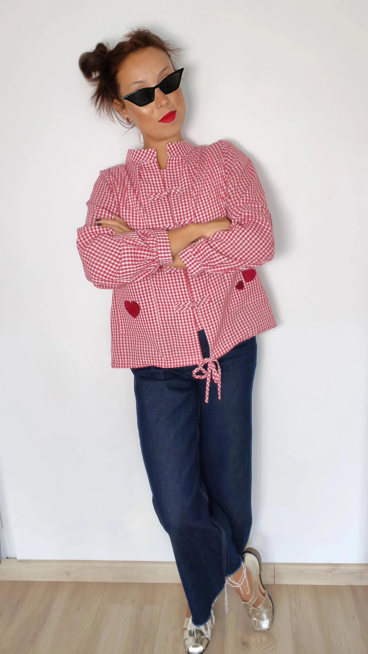 Chemise vichy rouge portée – style chic et décalé BFunny