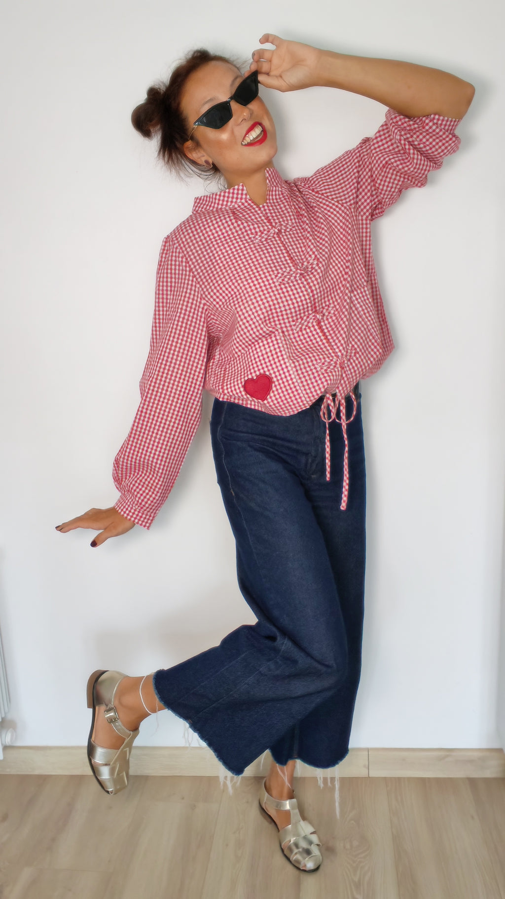 Chemise vichy rouge portée – style chic et décalé BFunny