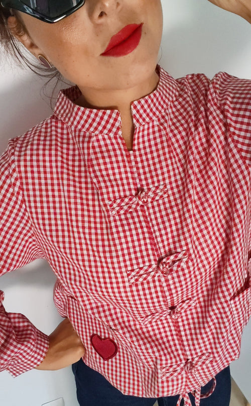 Chemise vichy rouge portée – style chic et décalé BFunny