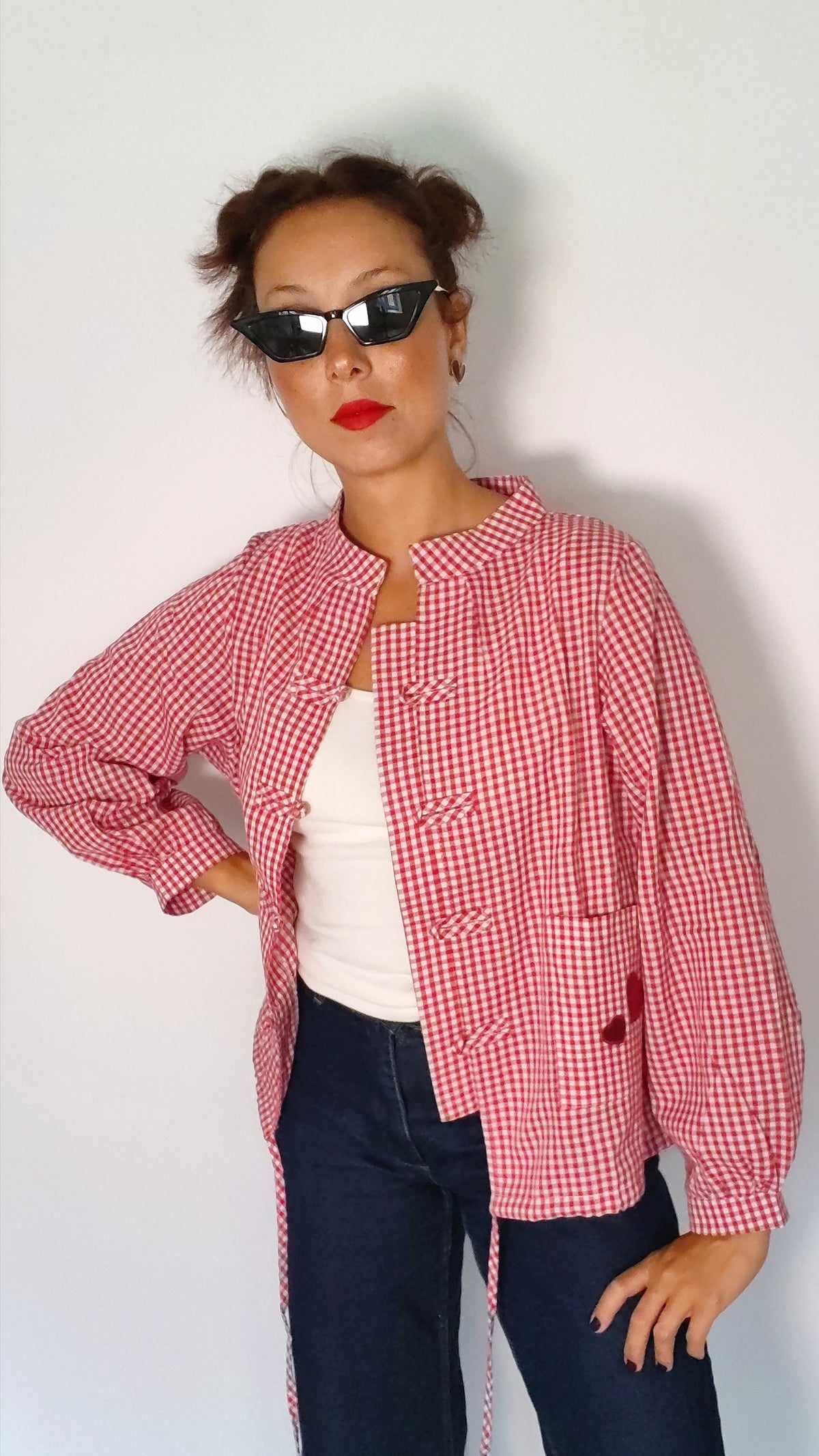 Chemise vichy rouge portée – style chic et décalé BFunny